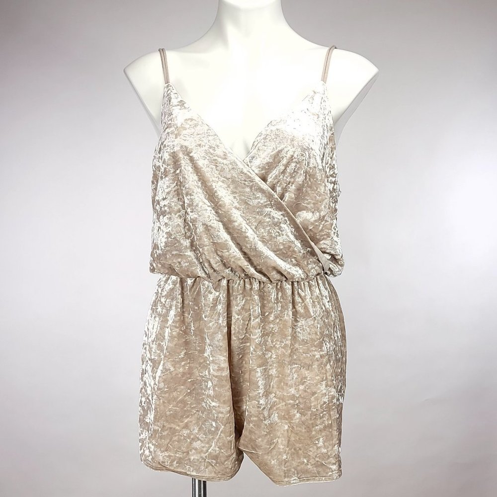 Romeo + Juliet Couture Stone Crushed Velvet Wrap Romper‎ NWT Medium
